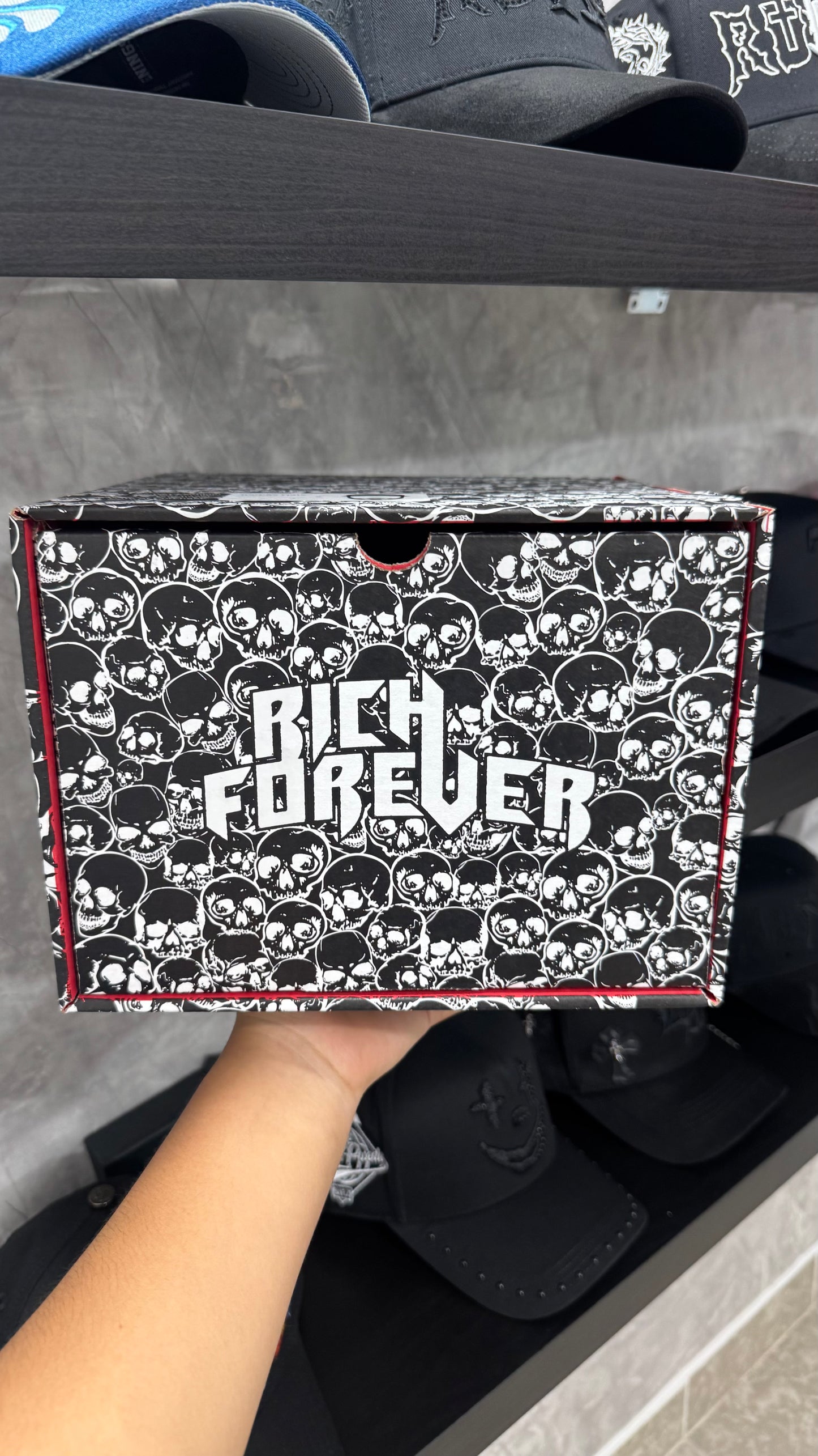 BARBAS HATS X RICH THE KID “CHROME BLACK” CON CAJA