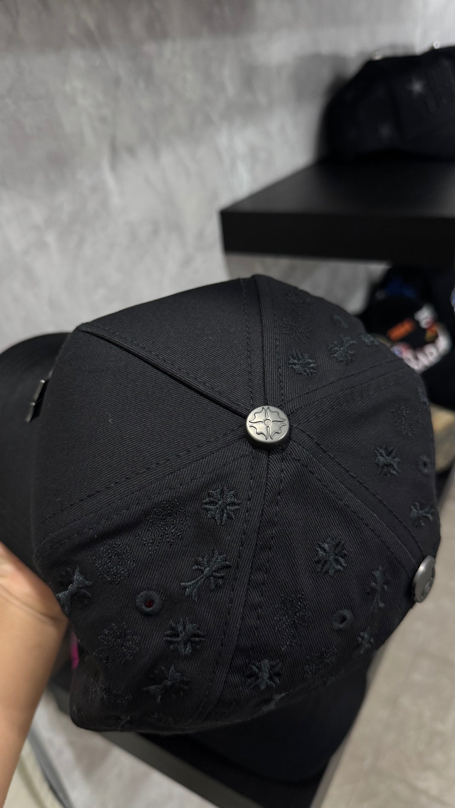 BARBAS HATS X RICH THE KID “CHROME BLACK” CON CAJA