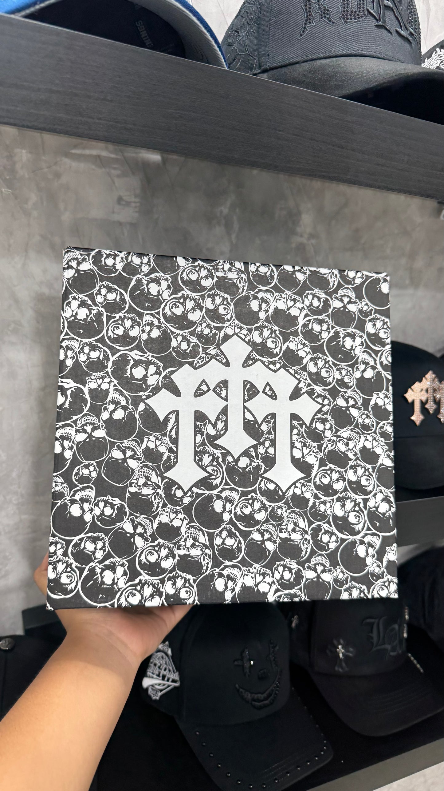BARBAS HATS X RICH THE KID “CHROME BLACK” CON CAJA