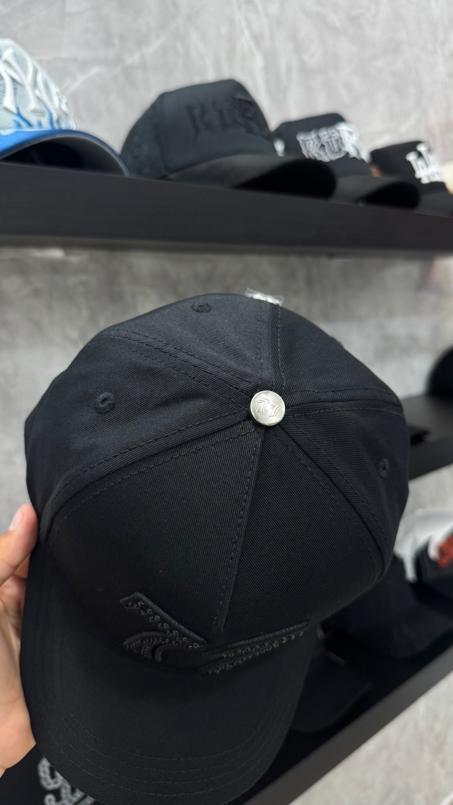 BARBAS HATS “77”