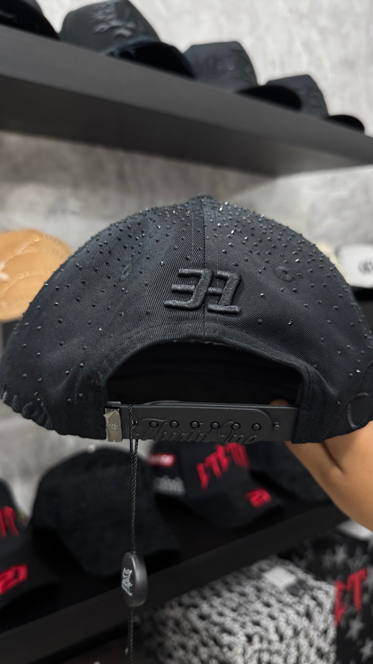 31 HATS "2 ANIVERSARIO FOREVER BLACK"