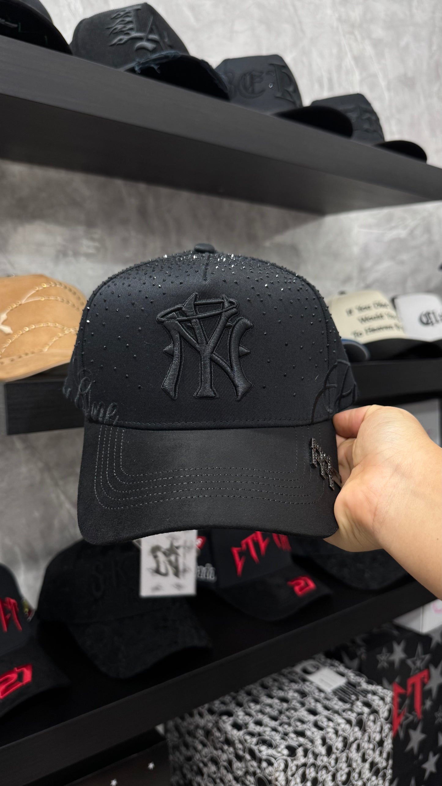 31 HATS "2 ANIVERSARIO FOREVER BLACK"