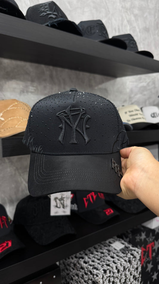 31 HATS "2 ANIVERSARIO FOREVER BLACK"