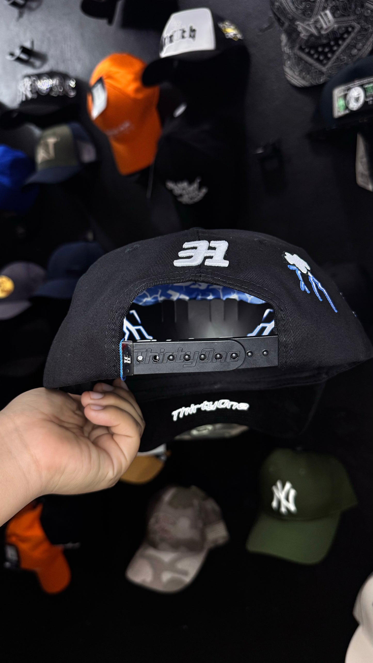 31 HATS “ LA ELECTRIC”