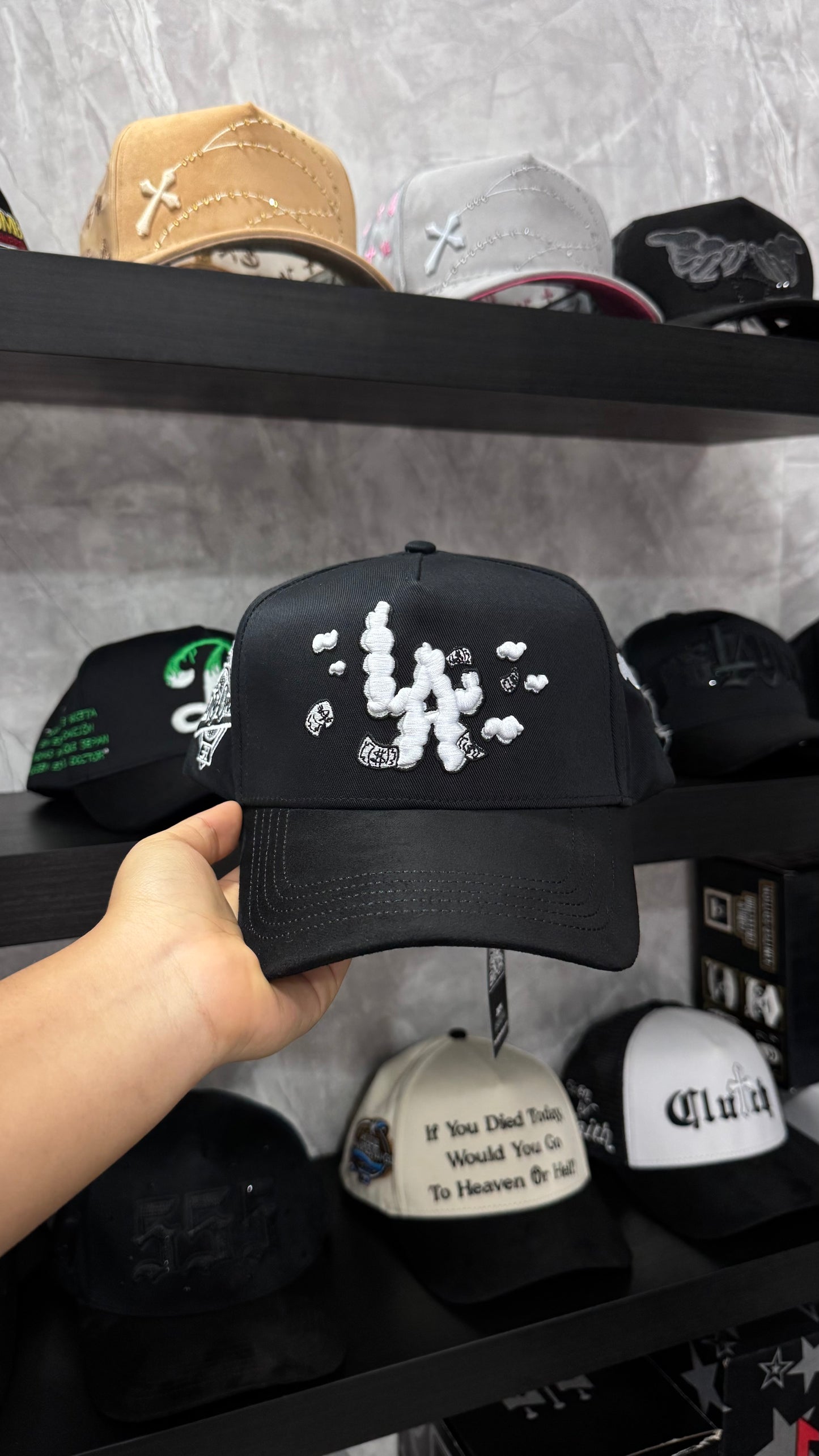 31 HATS “NUBES NEGRAS”