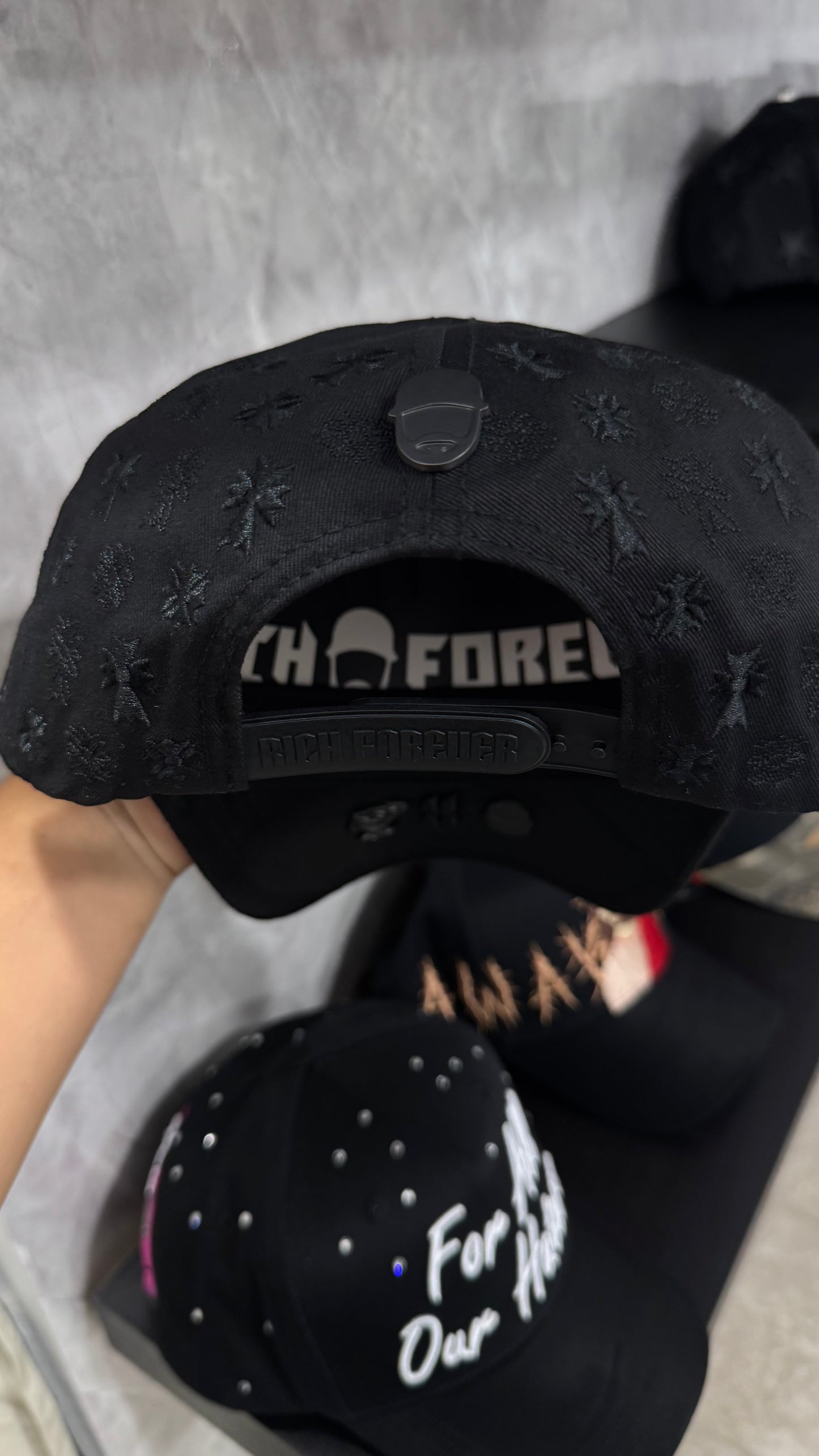 BARBAS HATS X RICH THE KID “CHROME BLACK” CON CAJA