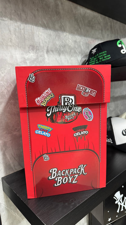 31 HATS FULL SET MOCHILA (CAJA, CUBREPOLVO, LLAVERO, PAQUETE DE STICKERS, CERTIFICADO, PAQUETE DE PINES, AIR FRESHENER, KEYCHAIN)