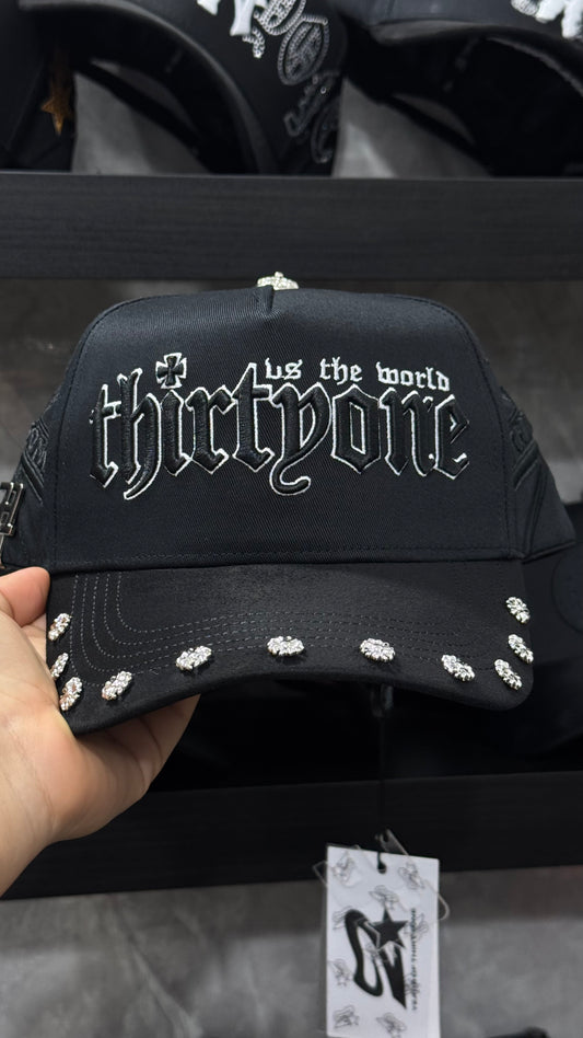 31  HATS "VS THE WORLD" ( INCLUYE CAJA Y CLIP)