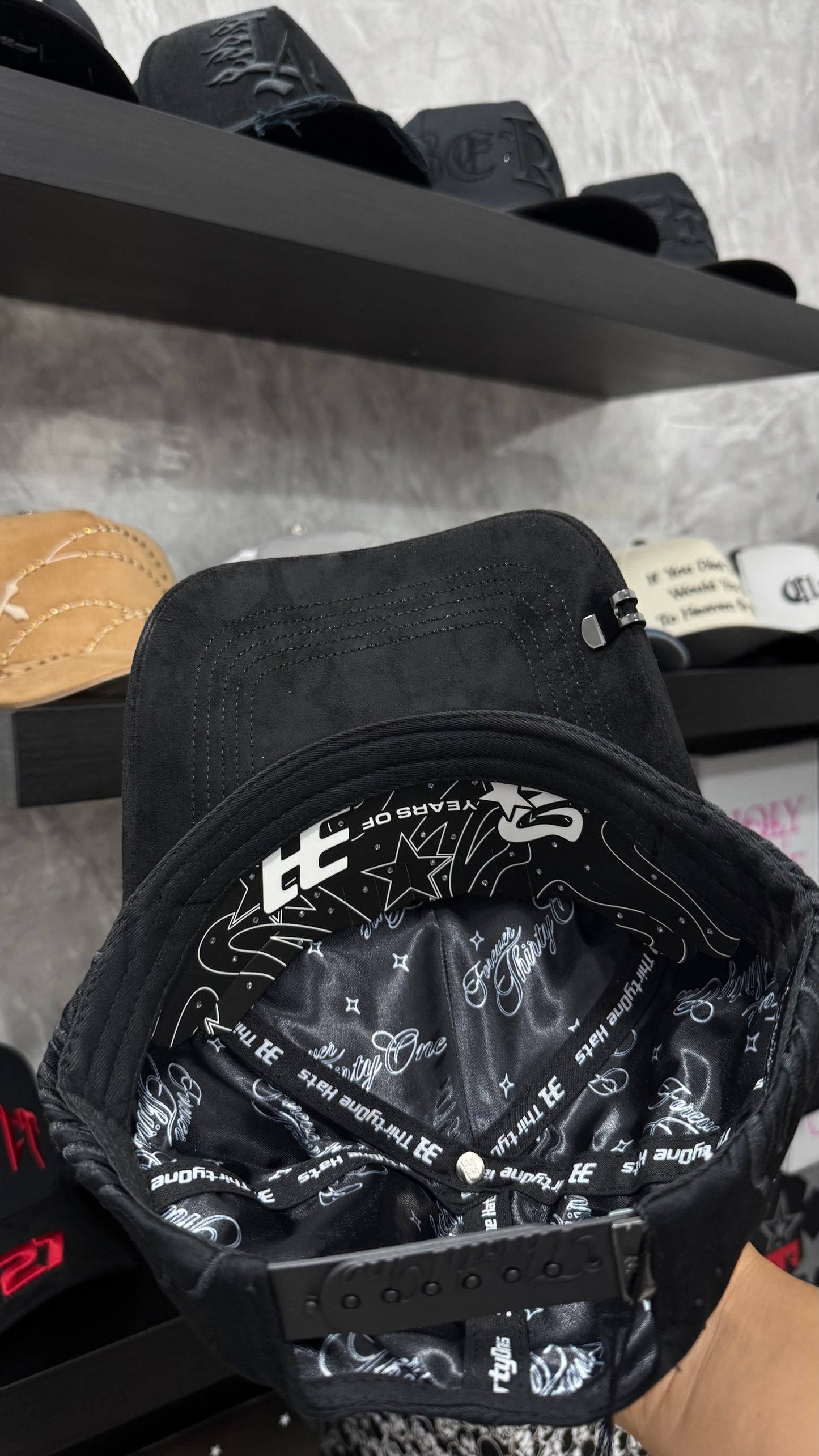 31 HATS "2 ANIVERSARIO FOREVER BLACK"