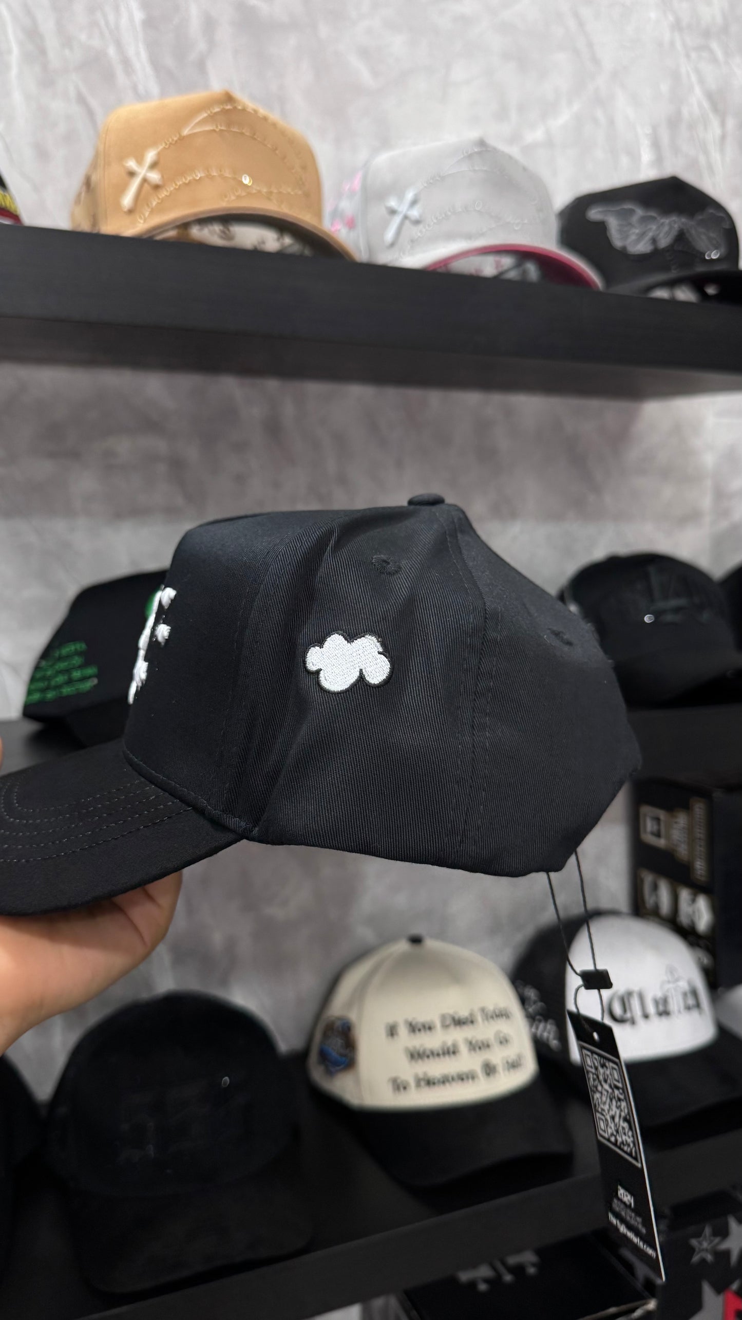 31 HATS “NUBES NEGRAS”