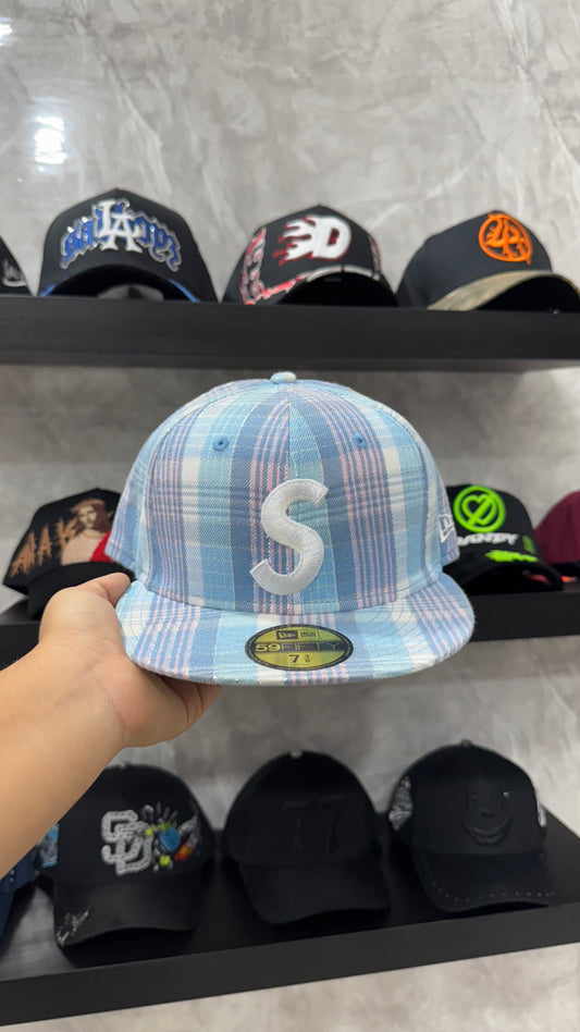 SUPREME X NEW ERA “S” 7 3/8