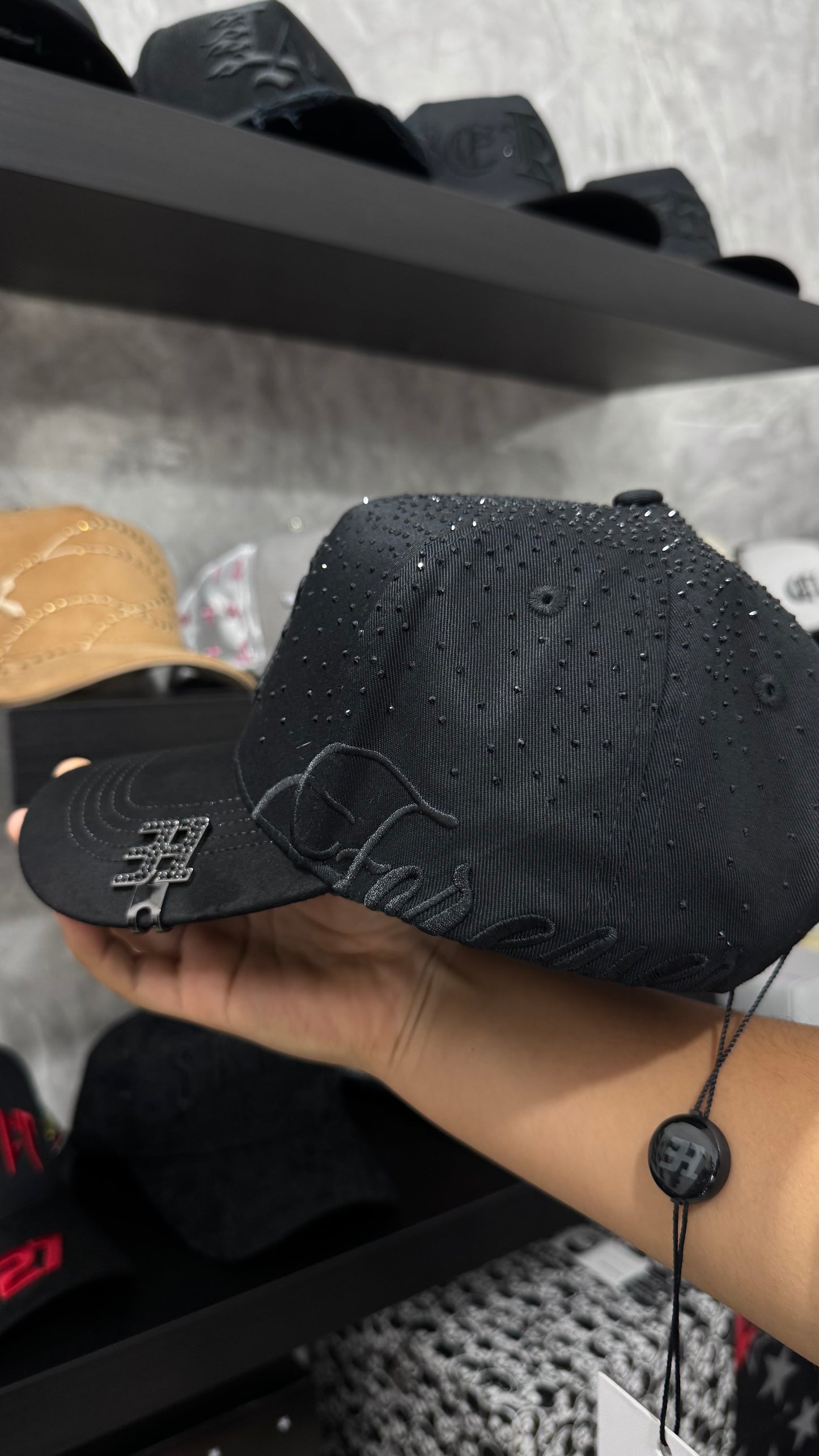 31 HATS "2 ANIVERSARIO FOREVER BLACK"