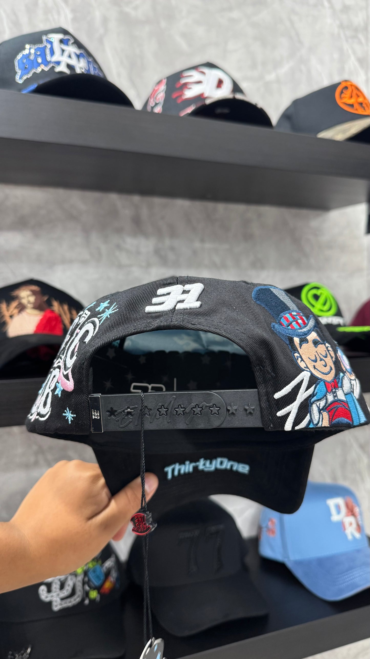 31 HATS “ MAGIC CLUB”